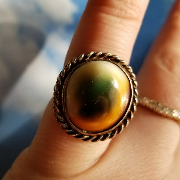 Relisted -vintage Operculum shell ring eye silver tone sz 4 - Picture 3 of 8